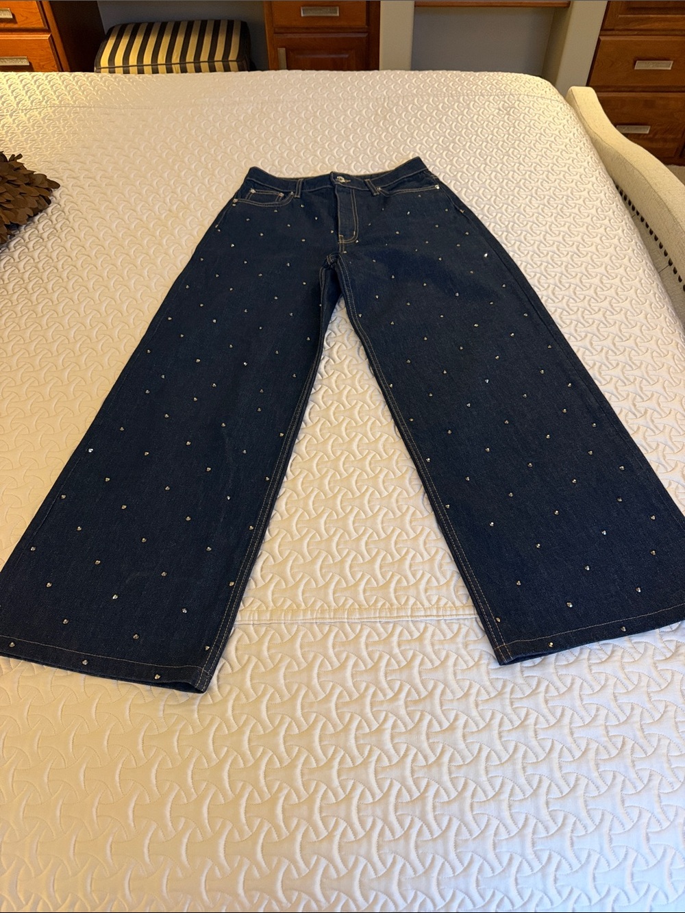ST. JOHN Dark Blue Wide-Leg Jeans with Rhinestone Embellishment